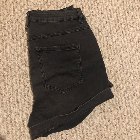 HIGH WAISTED SHORTS - Picture 1 of 2